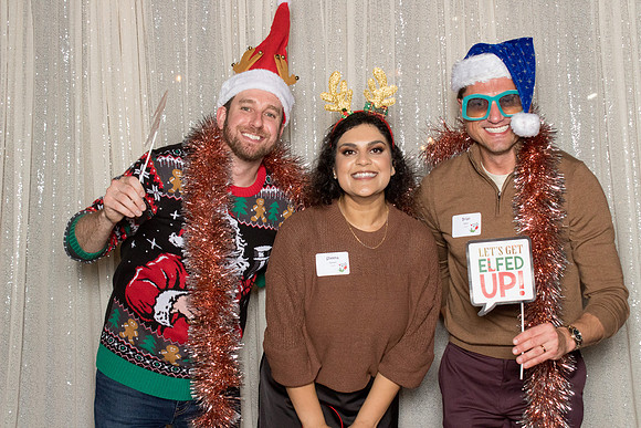 10150 - Forvis Mazars Holiday Photobooth 2025