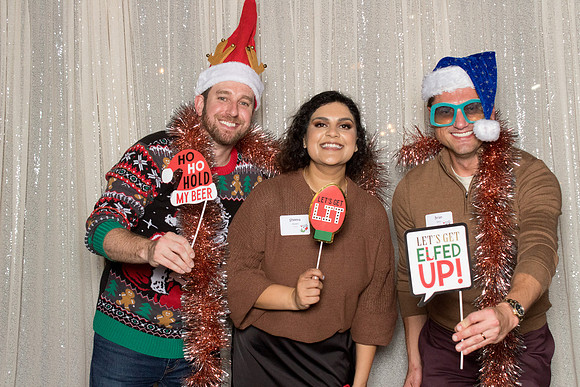 10151 - Forvis Mazars Holiday Photobooth 2025