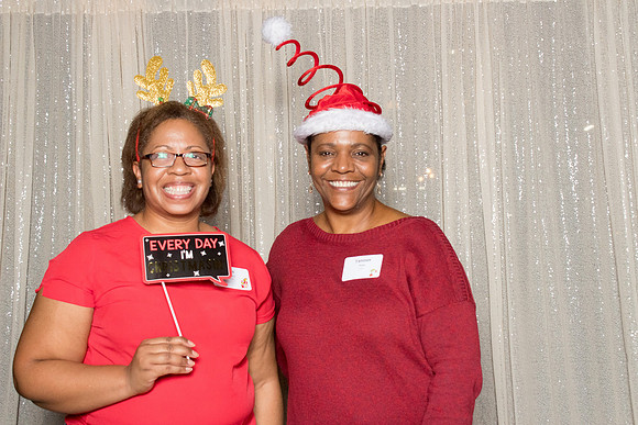 10165 - Forvis Mazars Holiday Photobooth 2025