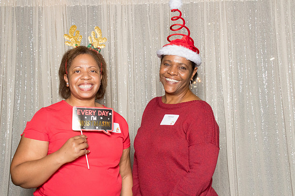 10166 - Forvis Mazars Holiday Photobooth 2025
