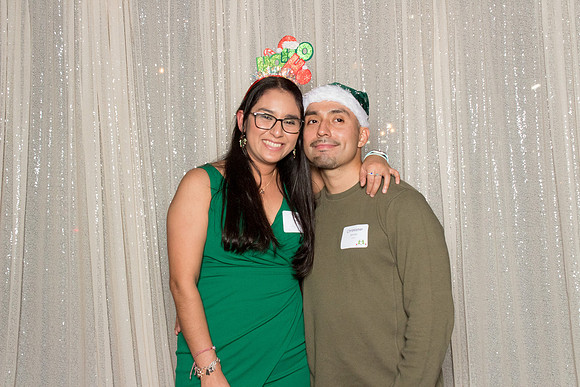 10172 - Forvis Mazars Holiday Photobooth 2025