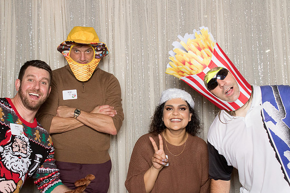 10186 - Forvis Mazars Holiday Photobooth 2025