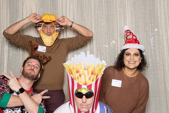 10187 - Forvis Mazars Holiday Photobooth 2025