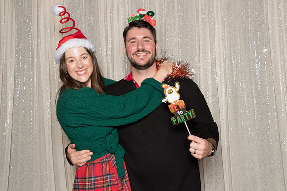 10189 - Forvis Mazars Holiday Photobooth 2025