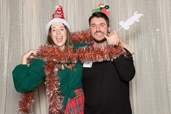 10190 - Forvis Mazars Holiday Photobooth 2025