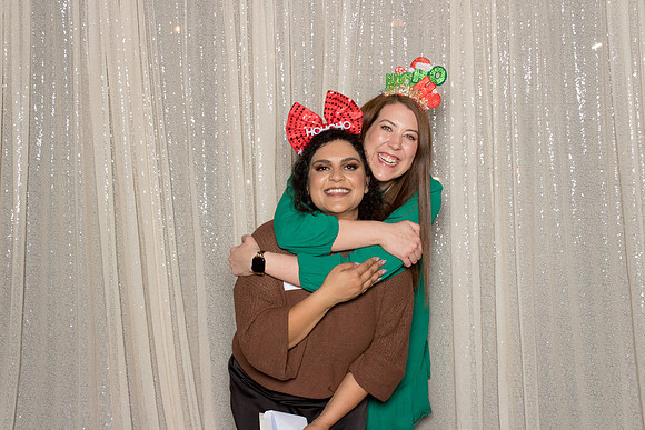 10198 - Forvis Mazars Holiday Photobooth 2025