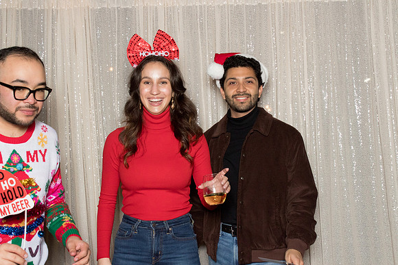 10200 - Forvis Mazars Holiday Photobooth 2025