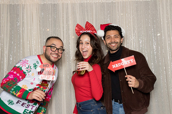 10201 - Forvis Mazars Holiday Photobooth 2025