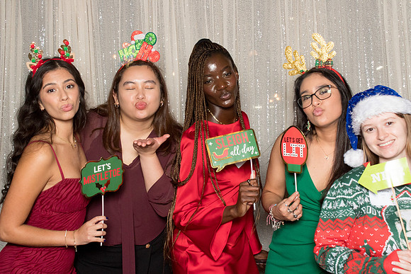 10220 - Forvis Mazars Holiday Photobooth 2025