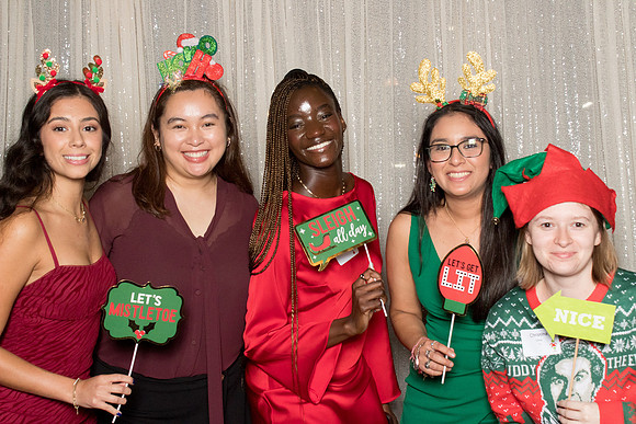 10221 - Forvis Mazars Holiday Photobooth 2025
