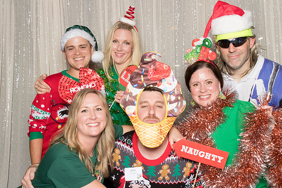 10230 - Forvis Mazars Holiday Photobooth 2025