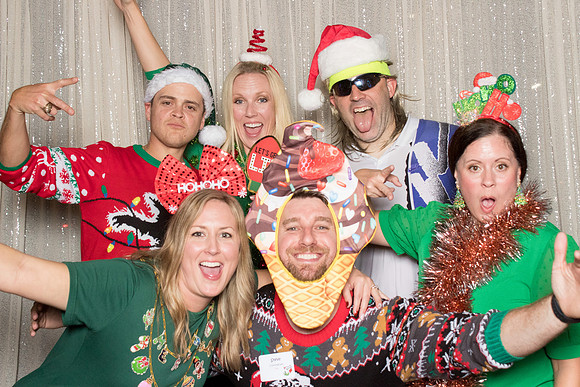 10231 - Forvis Mazars Holiday Photobooth 2025