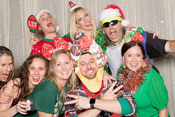 10232 - Forvis Mazars Holiday Photobooth 2025