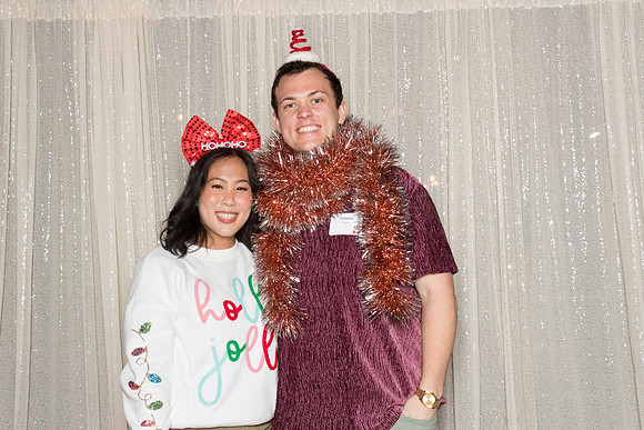 10239 - Forvis Mazars Holiday Photobooth 2025
