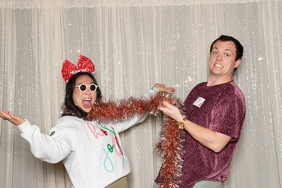 10240 - Forvis Mazars Holiday Photobooth 2025