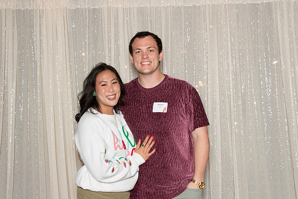 10241 - Forvis Mazars Holiday Photobooth 2025