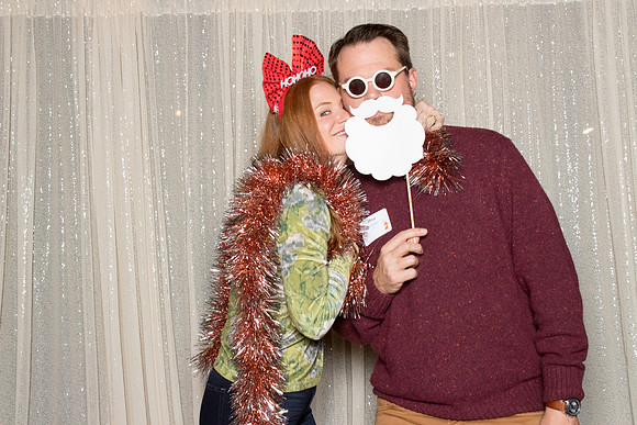 10246 - Forvis Mazars Holiday Photobooth 2025