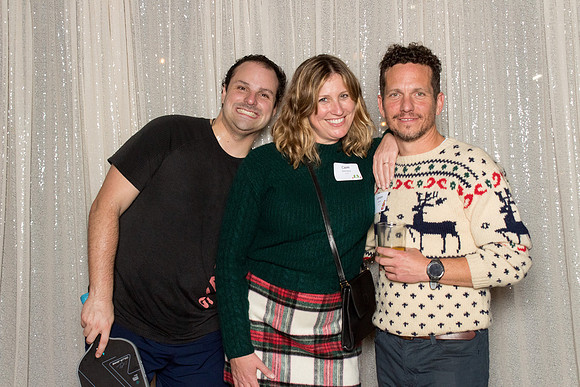10256 - Forvis Mazars Holiday Photobooth 2025