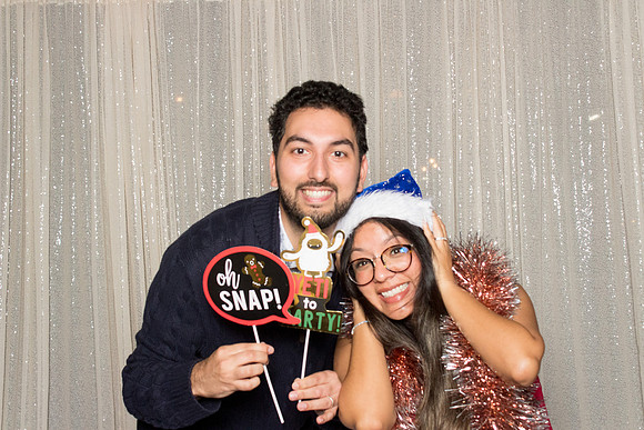 10295 - Forvis Mazars Holiday Photobooth 2025