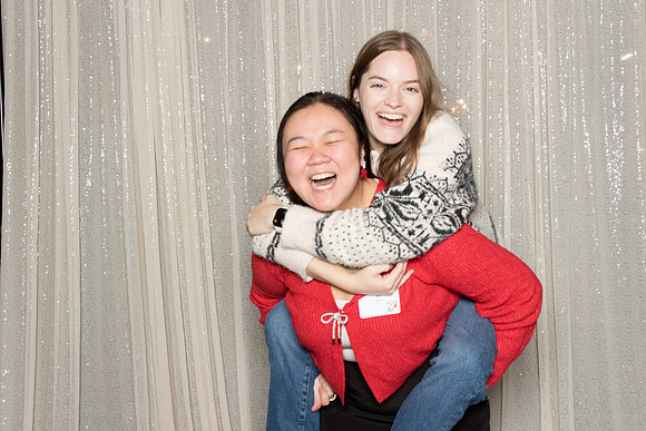 10300 - Forvis Mazars Holiday Photobooth 2025