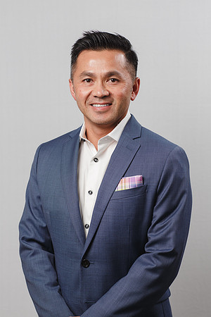 10041 - ZTW Headshots 7