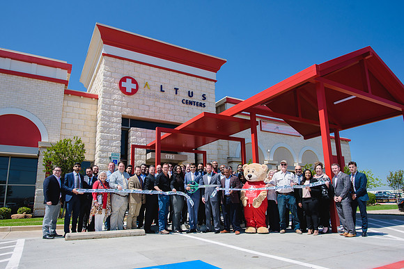 10945 - Altus Waxahachie Ribbon Cutting 2017