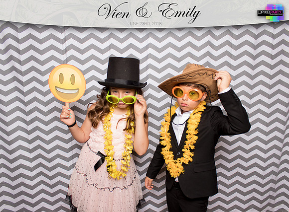 50163 - Emily + Vien Wedding Photobooth 2018