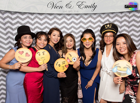 50252 - Emily + Vien Wedding Photobooth 2018