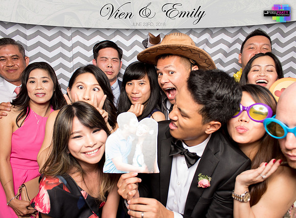 50242 - Emily + Vien Wedding Photobooth 2018