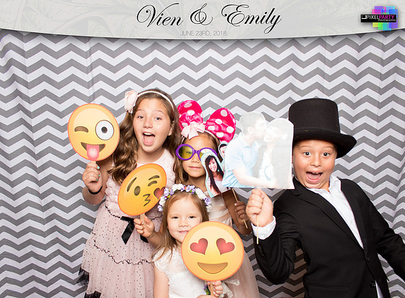 50137 - Emily + Vien Wedding Photobooth 2018