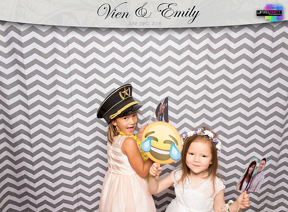 50203 - Emily + Vien Wedding Photobooth 2018