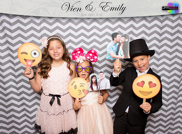 50136 - Emily + Vien Wedding Photobooth 2018