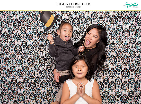 60122 - Theresa + Christopher Wedding Photobooth 2021
