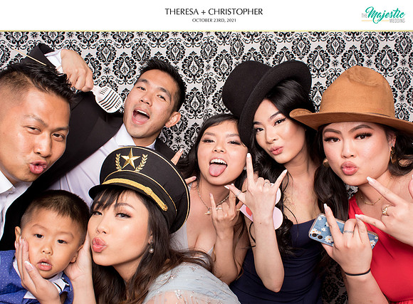 60206 - Theresa + Christopher Wedding Photobooth 2021