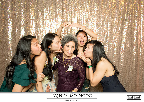 60204 - Bao-Ngoc + Van Wedding Photobooth 2025