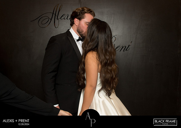 70004 - Alexis + Prent Wedding Photobooth 2024