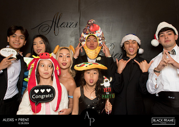 70076 - Alexis + Prent Wedding Photobooth 2024