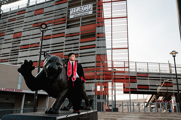 11130 - Dylan Nguyen Graduation Portraits 2023