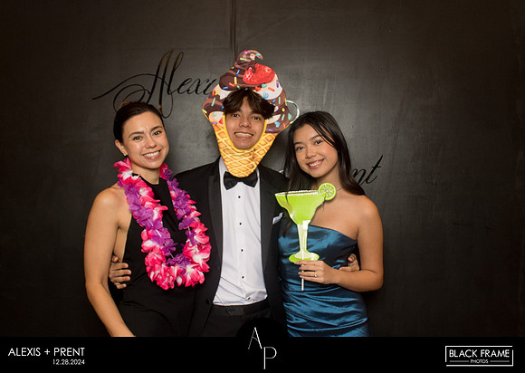 70106 - Alexis + Prent Wedding Photobooth 2024