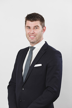 10104 - ZT Wealth Headshots 3